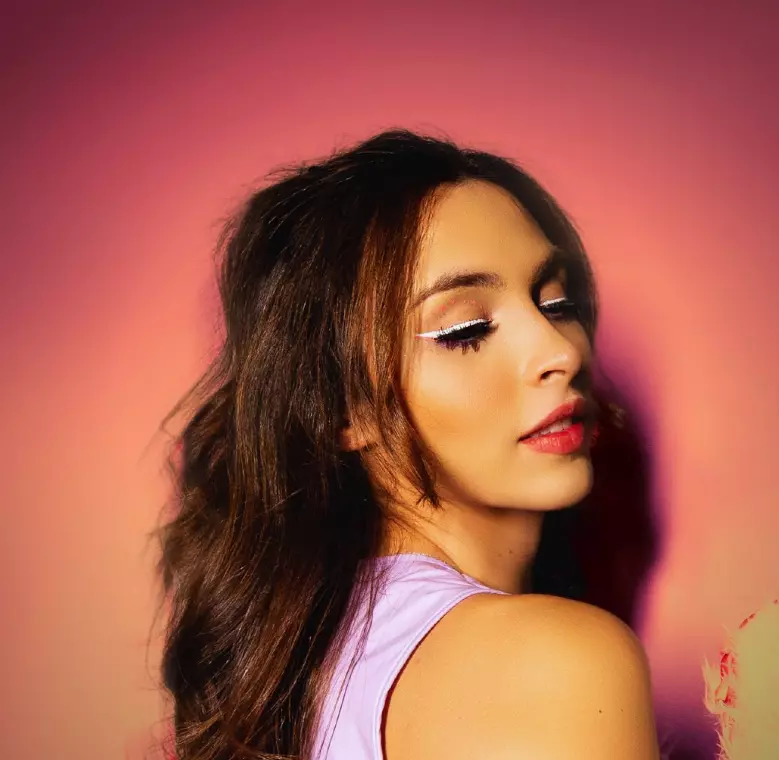 Cantora e compositora Pri Pach retorna ao pop com o single “Solta o Beat”